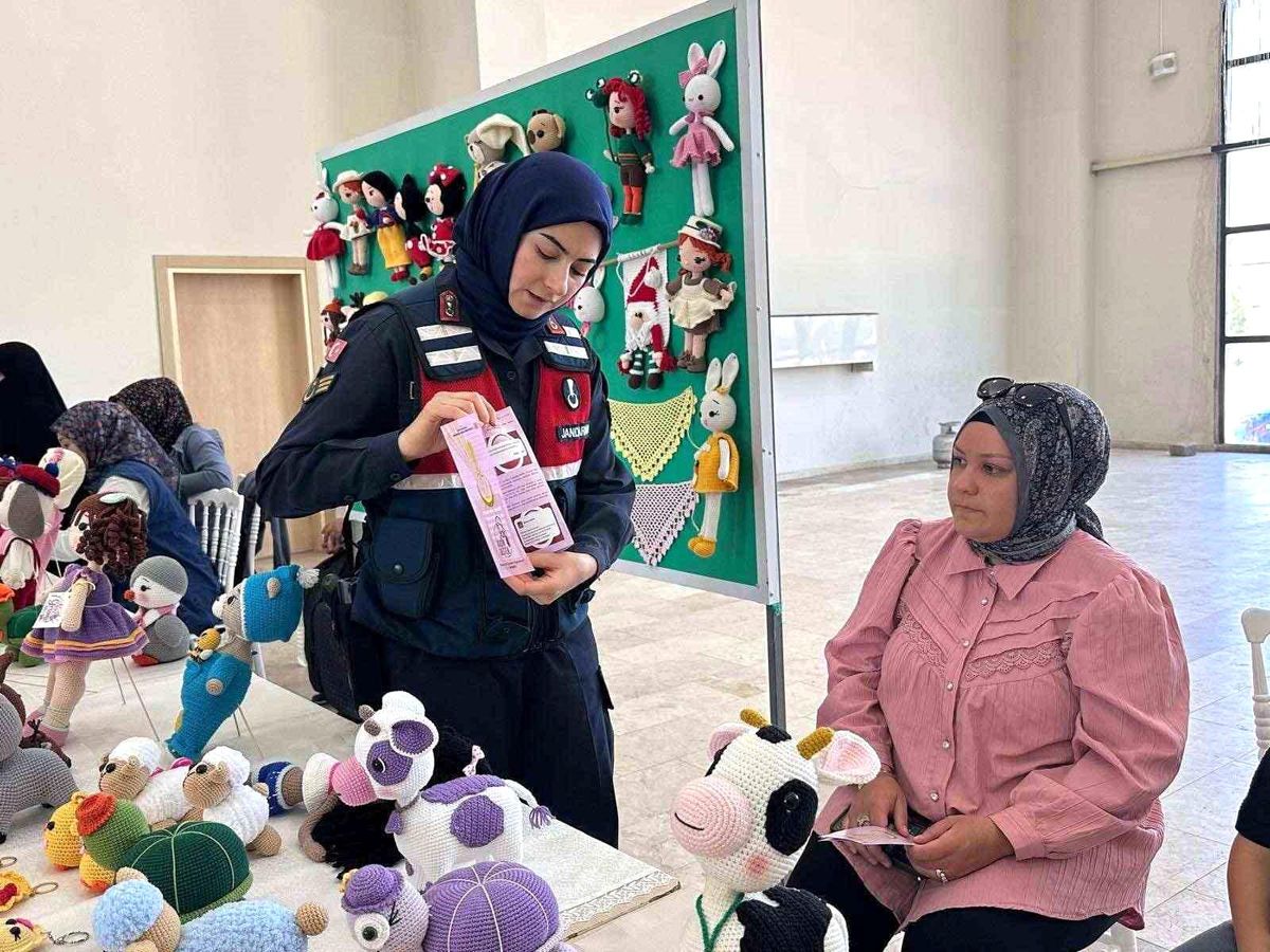 Jandarmanın kadına şiddetle mücadele eğitimleri sürüyor