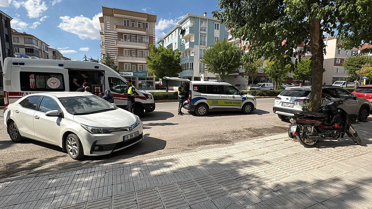 Çorum’da feci kaza: Otomobil ile elektrikli bisiklet çarpıştı, 1 yaralı var