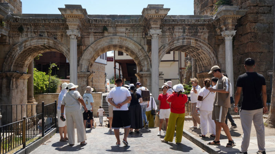 Antalya'da kaçak rehberlere sıkı denetim: Tutanakla yasal işlem başlatılıyor