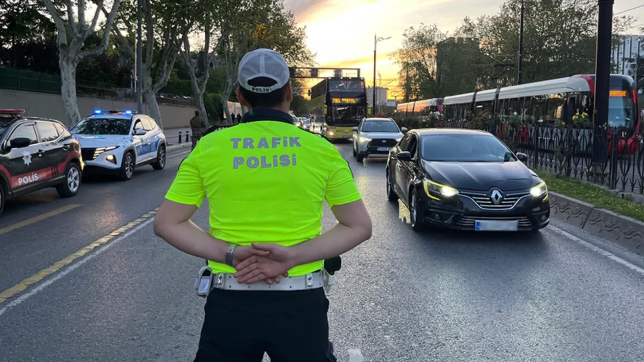 Bugün İstanbul’da trafiğe kapatılacak yollar açıklandı