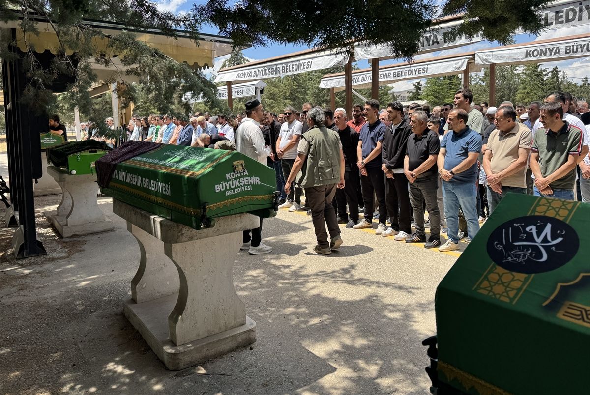 Isparta'da devrilen midibüste hayatını kaybeden kadın Konya'da defnedildi