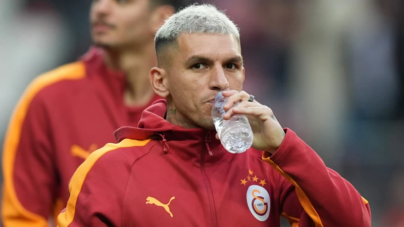 Galatasaraylı Lucas Torreira ilginç alışkanlığını açıkladı: "Çorabımın içine saklıyorum"