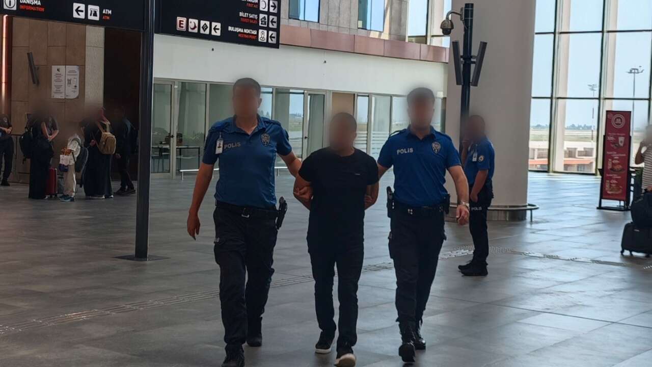 13 yıl hapis cezasıyla aranan şahıs havalimanında yakalandı