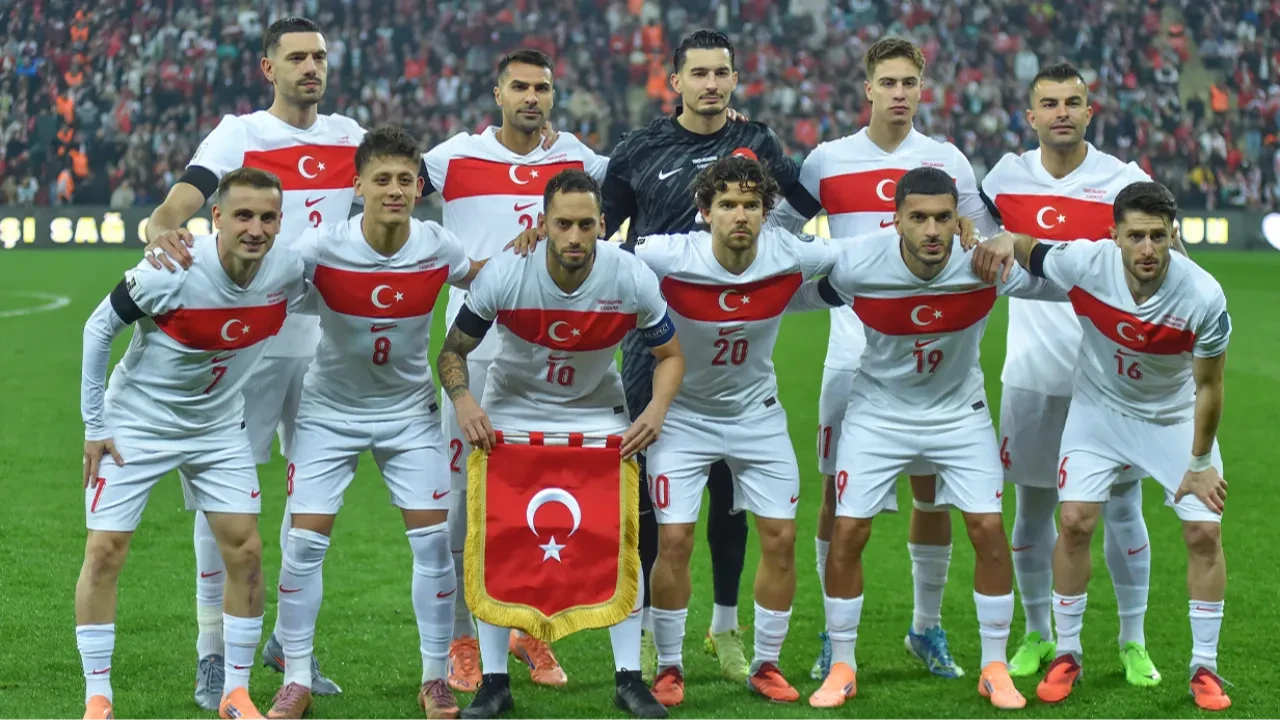 Türkiye Paraguay spikeri kim? Maçı anlatacak isim belli oldu