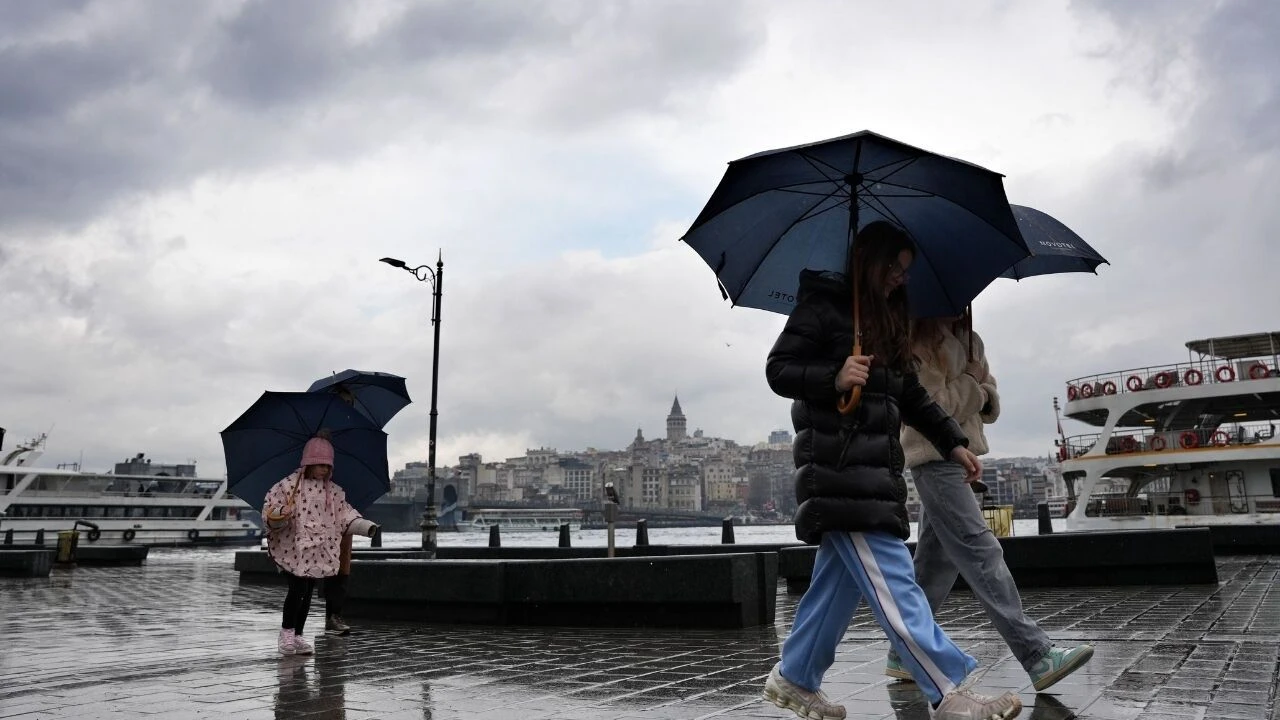 AKOM uyardı: İstanbul'a sağanak ve fırtına geliyor!