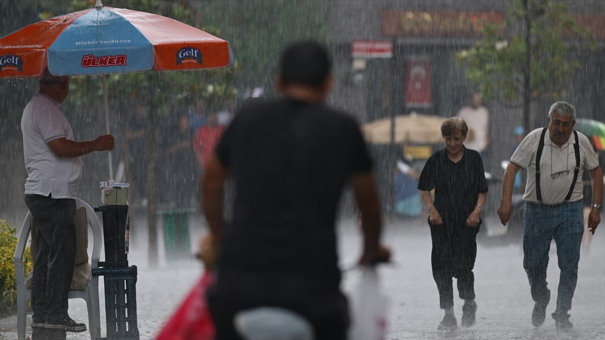 Düzce ve Sakarya'da sağanak etkili oldu