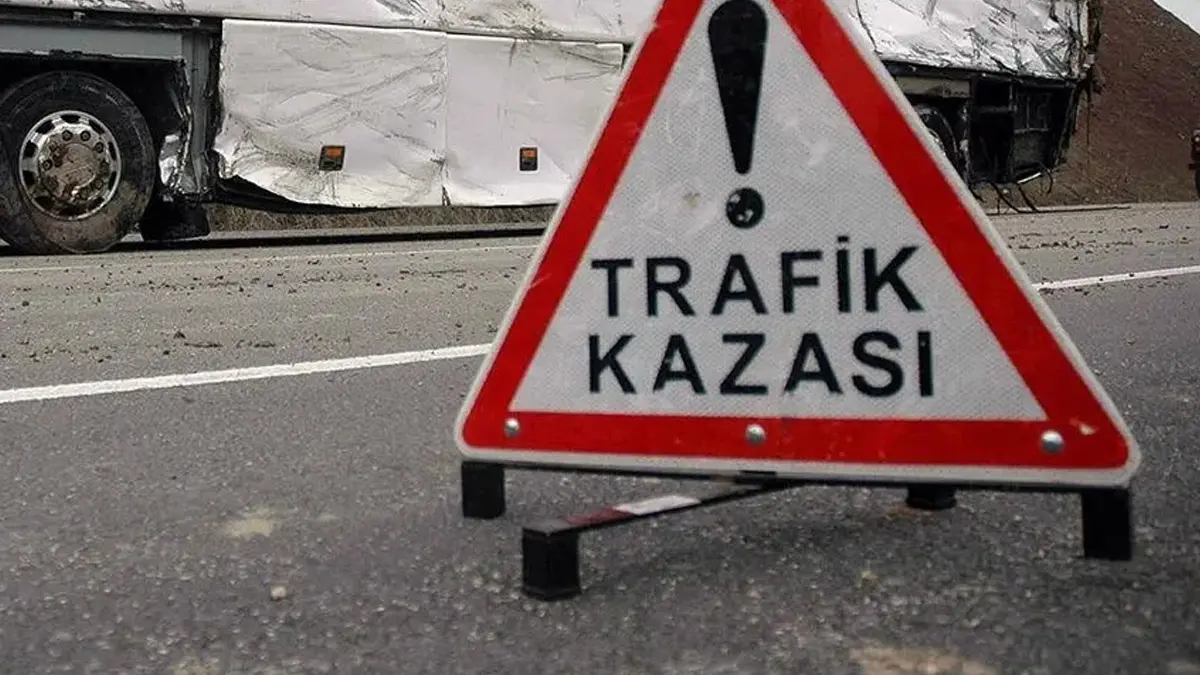 Beylikdüzü'nde kaza! İETT otobüsleri çarpıştı: 2 yaralı