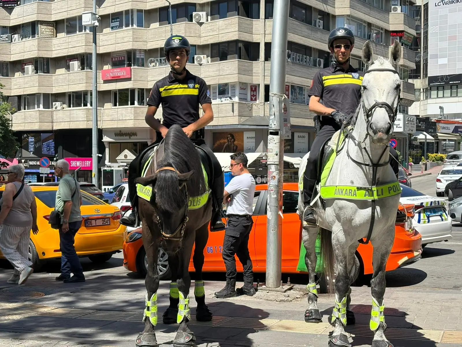 Başkentte NATO hazırlığı: Atlı polisler devriye görevi yürütüyor