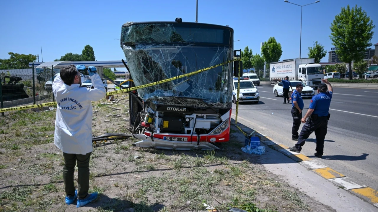 Ankara'da feci kaza: Ölü ve yaralılar var