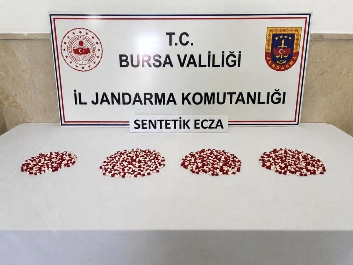 Bursa'da uyuşturucu operasyonu: Bin 98 adet sentetik ecza ele geçirildi