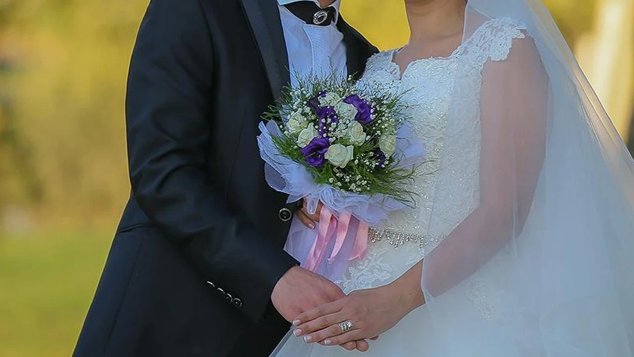 Düğünlerde yeni akım! Davetliler gerçek sanıyor! 6 bin 500 liraya kiralık nikah memuru