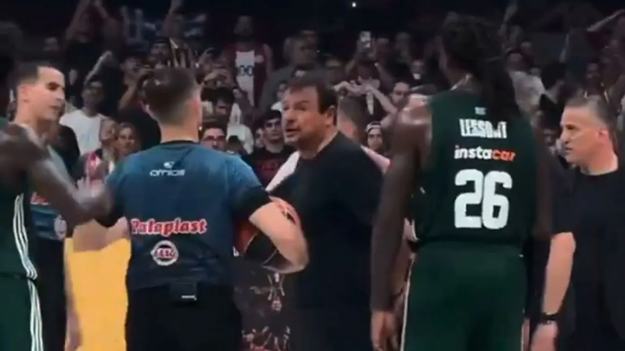 Olympiakos şampiyonluğa yaklaştı! Panathinaikos'ta Ergin Ataman diskalifiye edildi