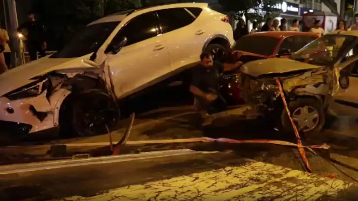 Direksiyon başında kalbi durdu! İki araca çarptı: 1 ölü