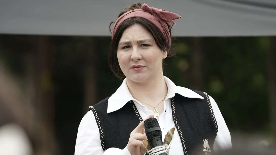 Başarılı oyuncu Yasemin Sakallıoğlu kara komedi türündeki Düğün Şarkıcısı filminde başrol oynayacak