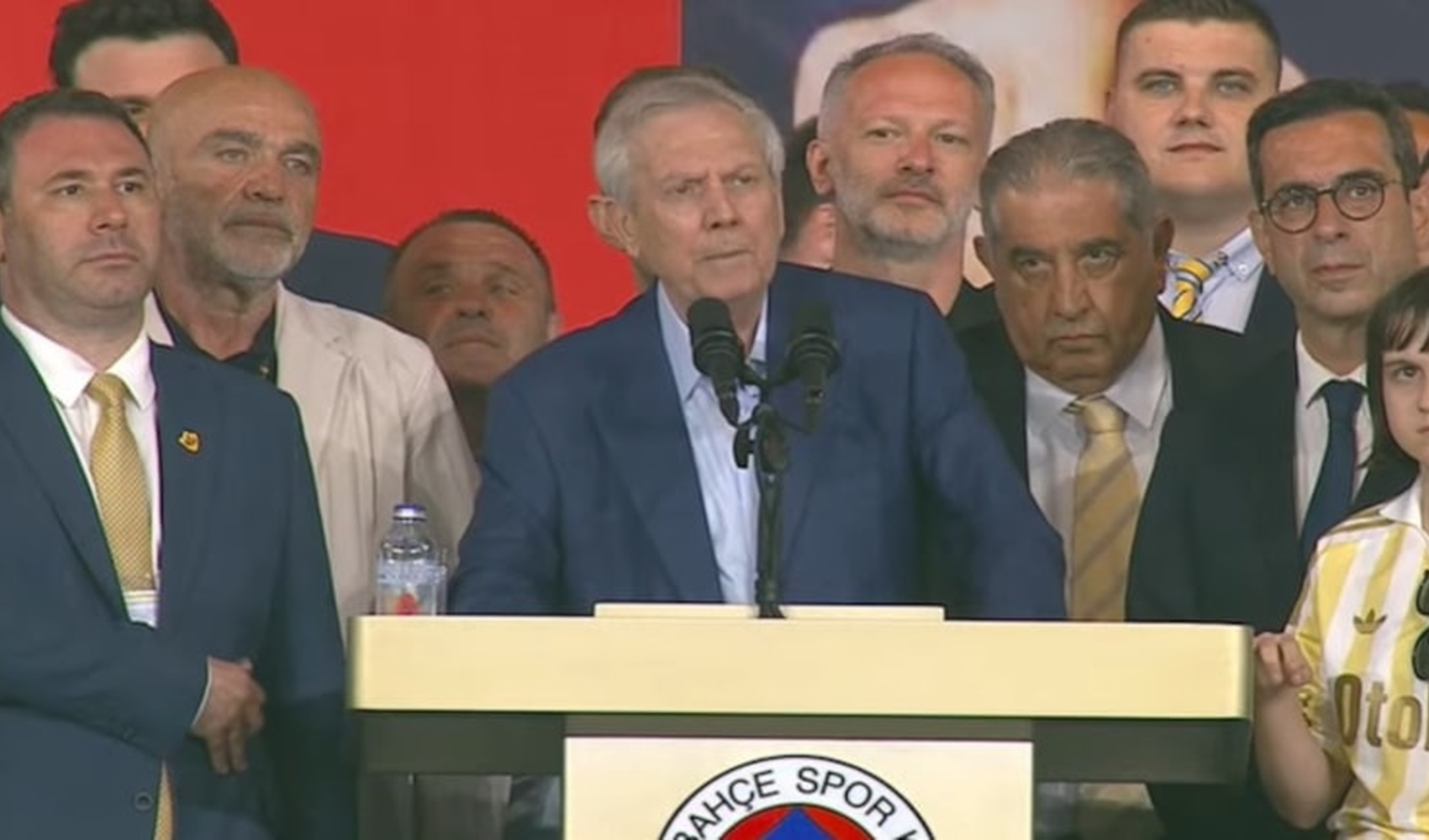 Aziz Yıldırım’dan taraftara hızlı transfer vaadi