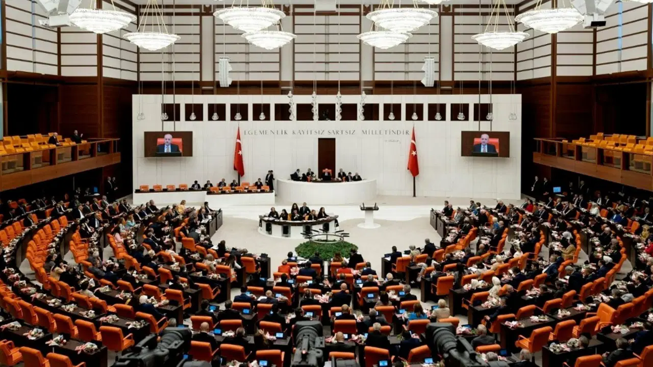 CHP'nin mahkeme kararlarına ilişkin verdiği önerge AKP ve MHP oylarıyla reddedildi