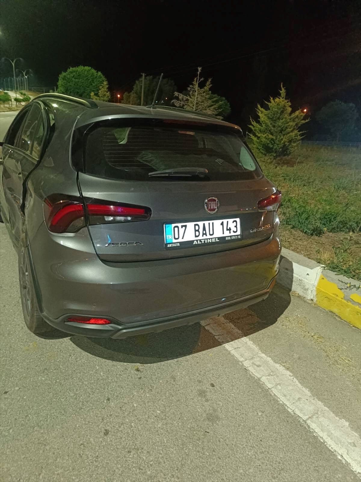 Afyonkarahisar'da kamyonet ile otomobilin çarpıştığı kazada 4 kişi yaralandı