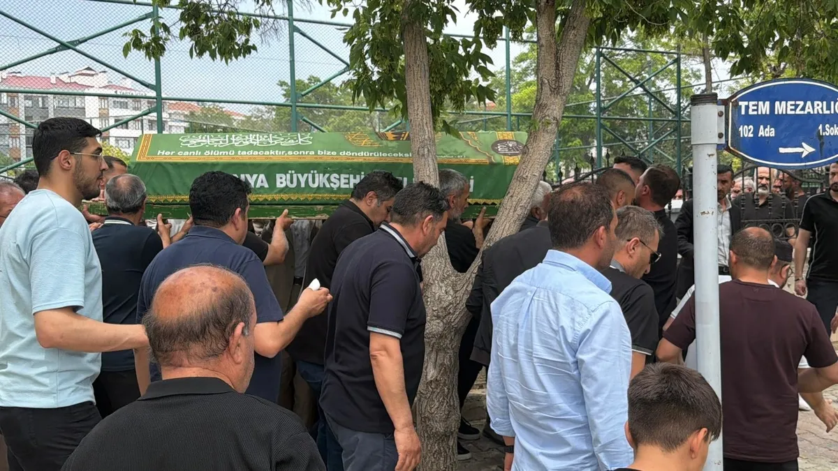 Konya'da boşanma aşamasındaki eşi Ali Sarıkaya tarafından vurulmuştu! 3 çocuk annesi Yüksel Sarıkaya toprağa verildi