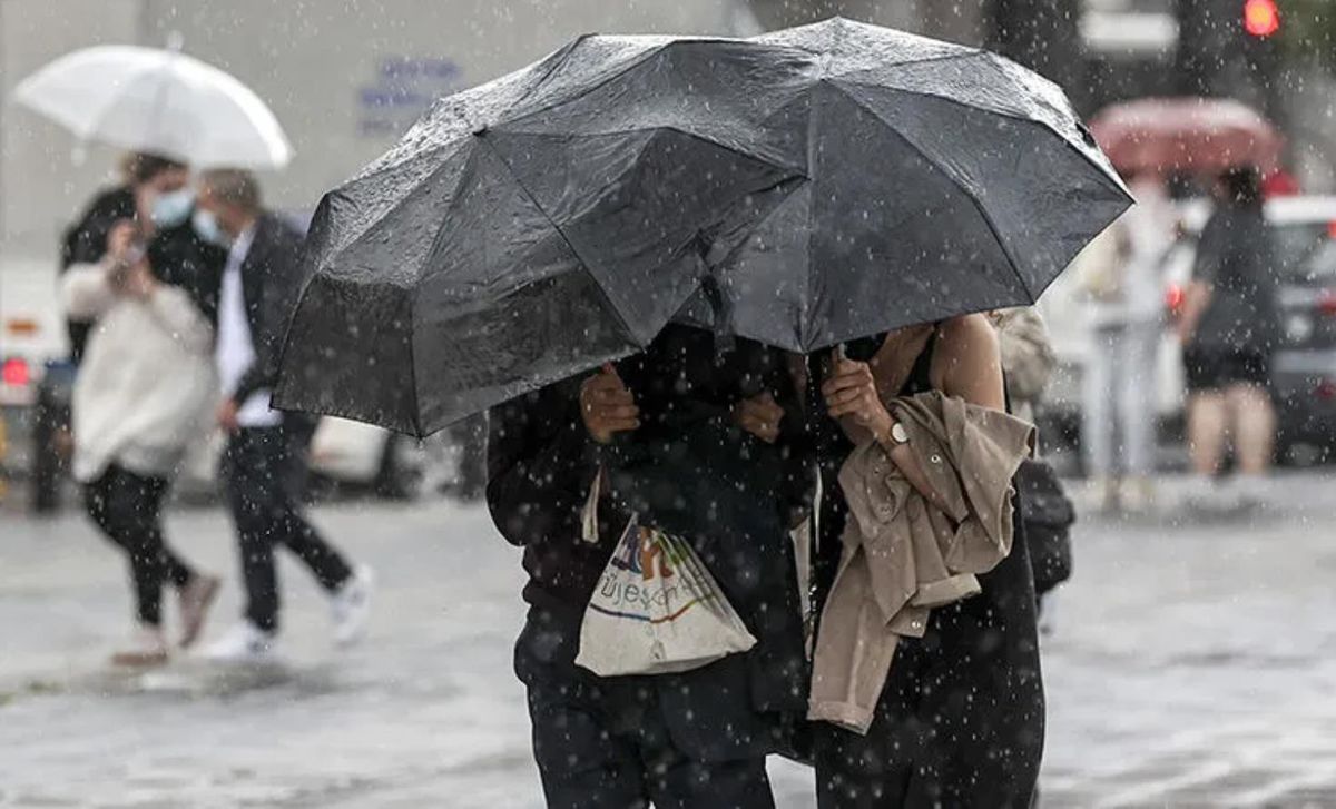 Meteoroloji tarih verdi: İstanbul'a gök gürültülü sağanak geliyor!