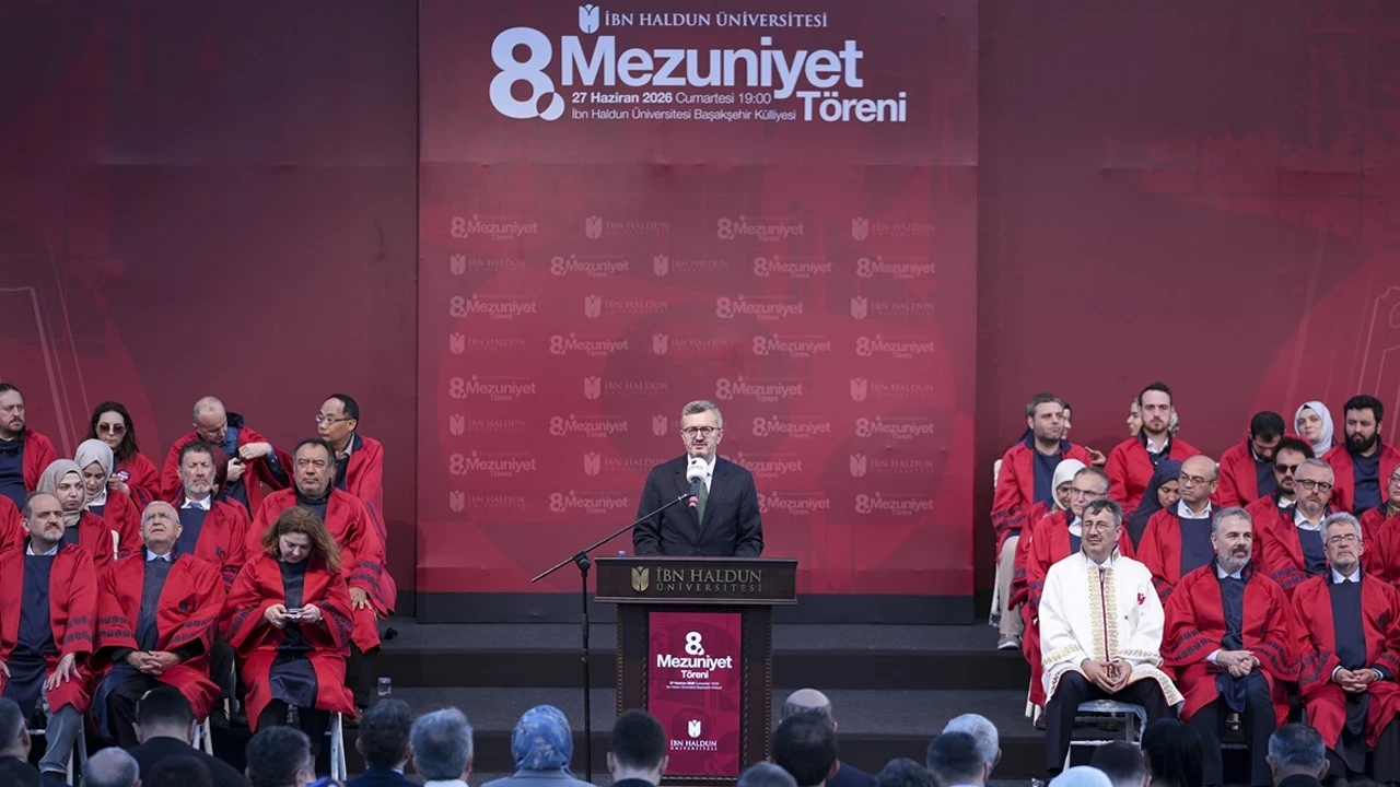 İletişim Başkanı Duran'dan mezunlara çağrı: "Türkiye kendi modernitesini üreten bir tecrübeye işaret ediyor"