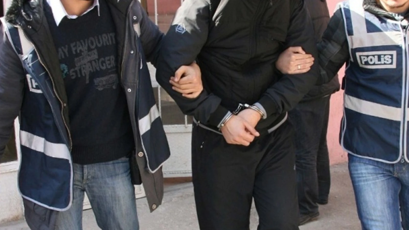 Sosyal medyada göçmen kaçakçılığı ilanı veren 4 şüpheli yakalandı