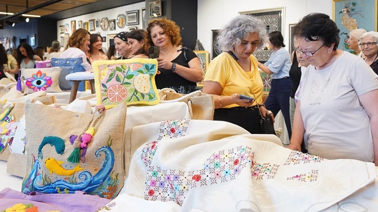 Beylikdüzü’nde renklerin yolculuğu: Sanatseverler bu sergiyi kaçırmasın