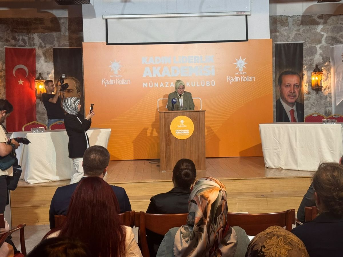 AK Parti'li Ercan 'Kadın Liderlik Akademisi Münazara Kulübü' kapanış programına katıldı