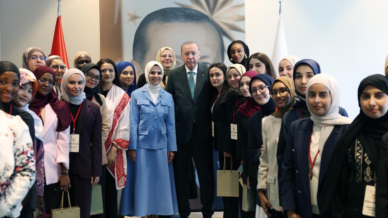 Cumhurbaşkanı Erdoğan, 'Genç Müslüman Kadınlar Liderlik Programı' katılımcılarını kabul etti