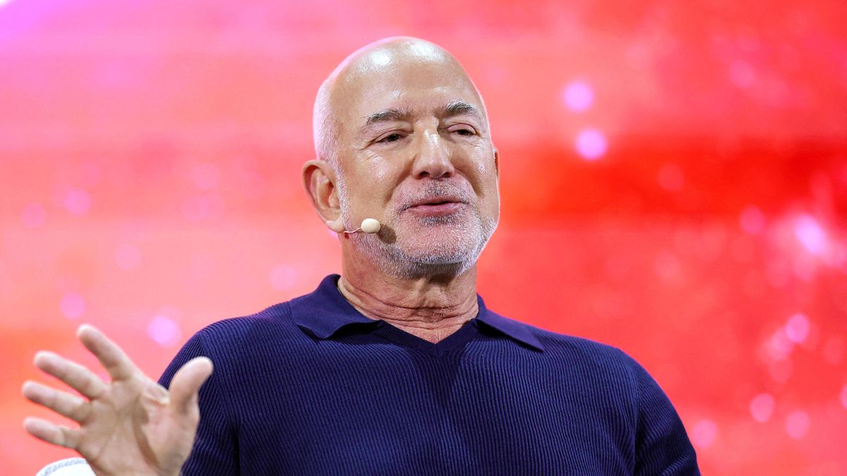 Amazon'un kurucusu Bezos: 'Yapay zeka insanların yerini almayacak'