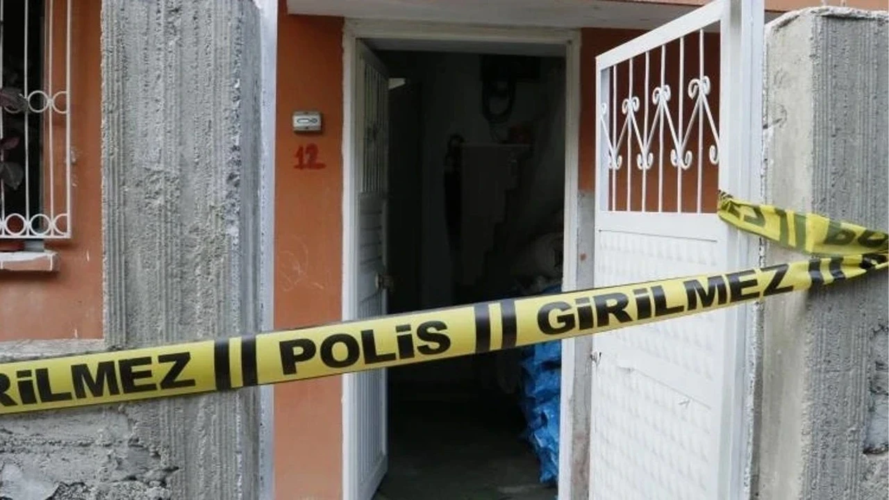 Aile faciası kan dondurdu! 16 yaşındaki çocuk polisi kapıda karşıladı: "Annemi ben öldürdüm"