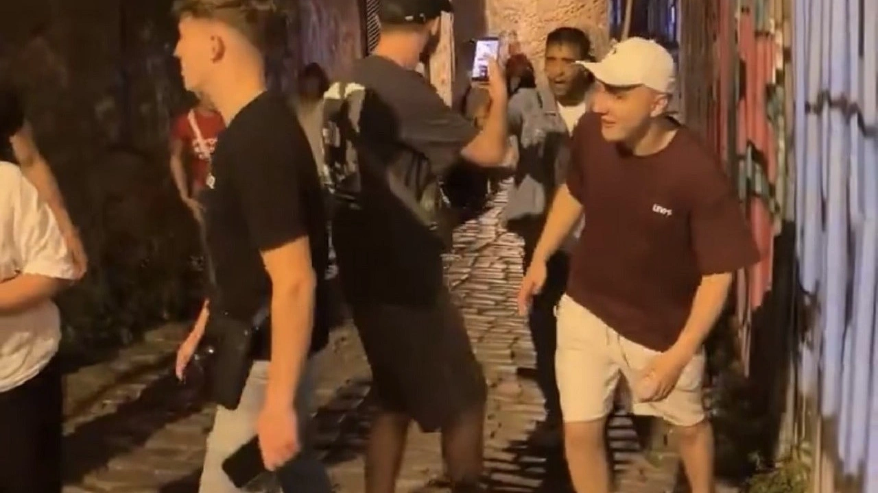 Galata'da 'fırça' taktiği bu kez sökmedi: Parayı verirken araya girdiler!