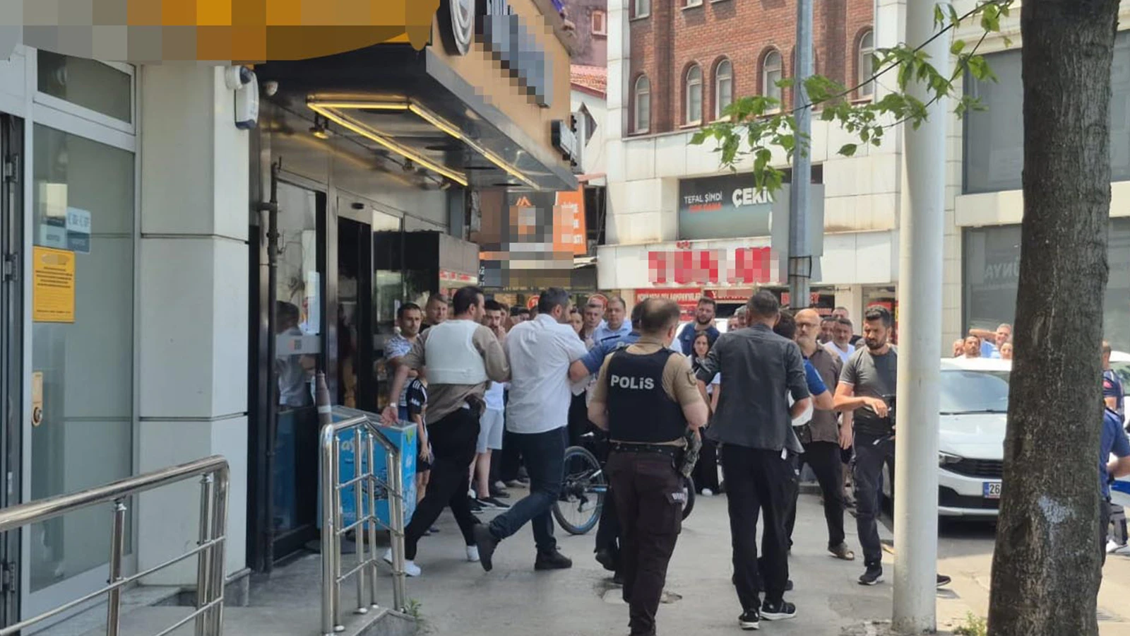 Evi haczedilince banka şubesinde silahla ateş açtı
