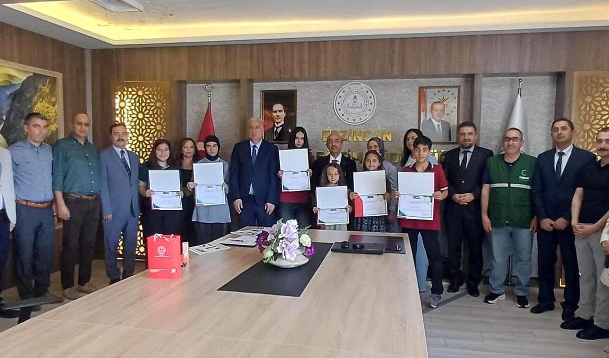 Sağlıklı Nesil Sağlıklı Gelecek Yarışması'nda dereceye giren öğrenciler ödüllendirildi