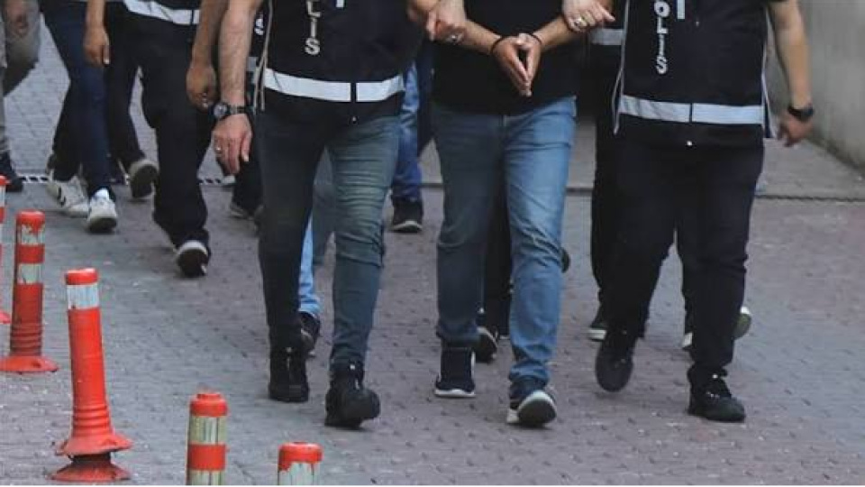 Ehliyet sınavlarında usulsüzlük yaptığı iddia edilen 15 kişi tutuklandı