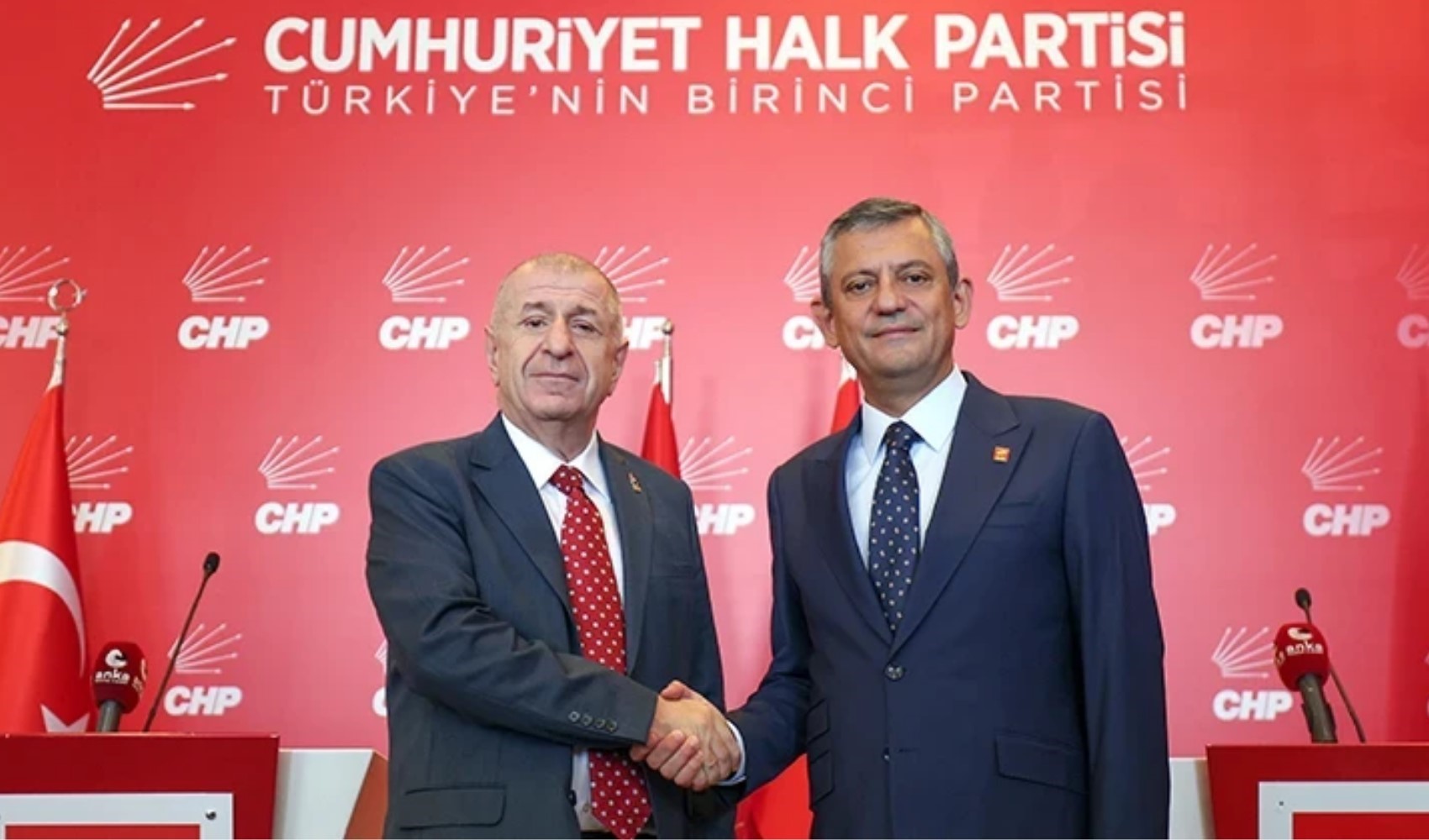 Ümit Özdağ’dan yeni parti yorumu: Türk tarihinde ilk kez parti yönetimi partiden ayrıldı