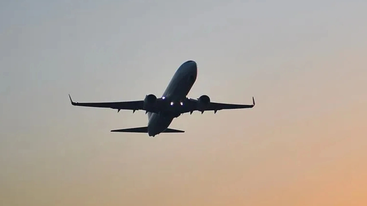Son Dakika | Havada panik anları: Kaçırılma kodu yayınlayan uçağın yardımına Türk F-16'lar koştu