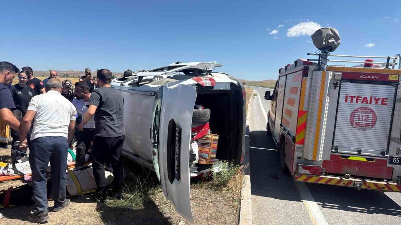 Van’da feci kaza: 8 yaralı