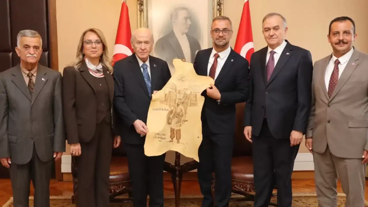 MHP Isparta teşkilatından Ankara ziyareti: MHP Lideri Devlet Bahçeli’ye özel hediye