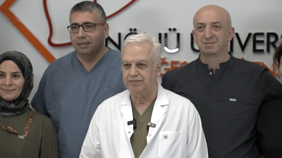 Dünyada bir ilk Türkiye'de gerçekleşti! 22 saat süren dev operasyonda 8 hastaya birden umut