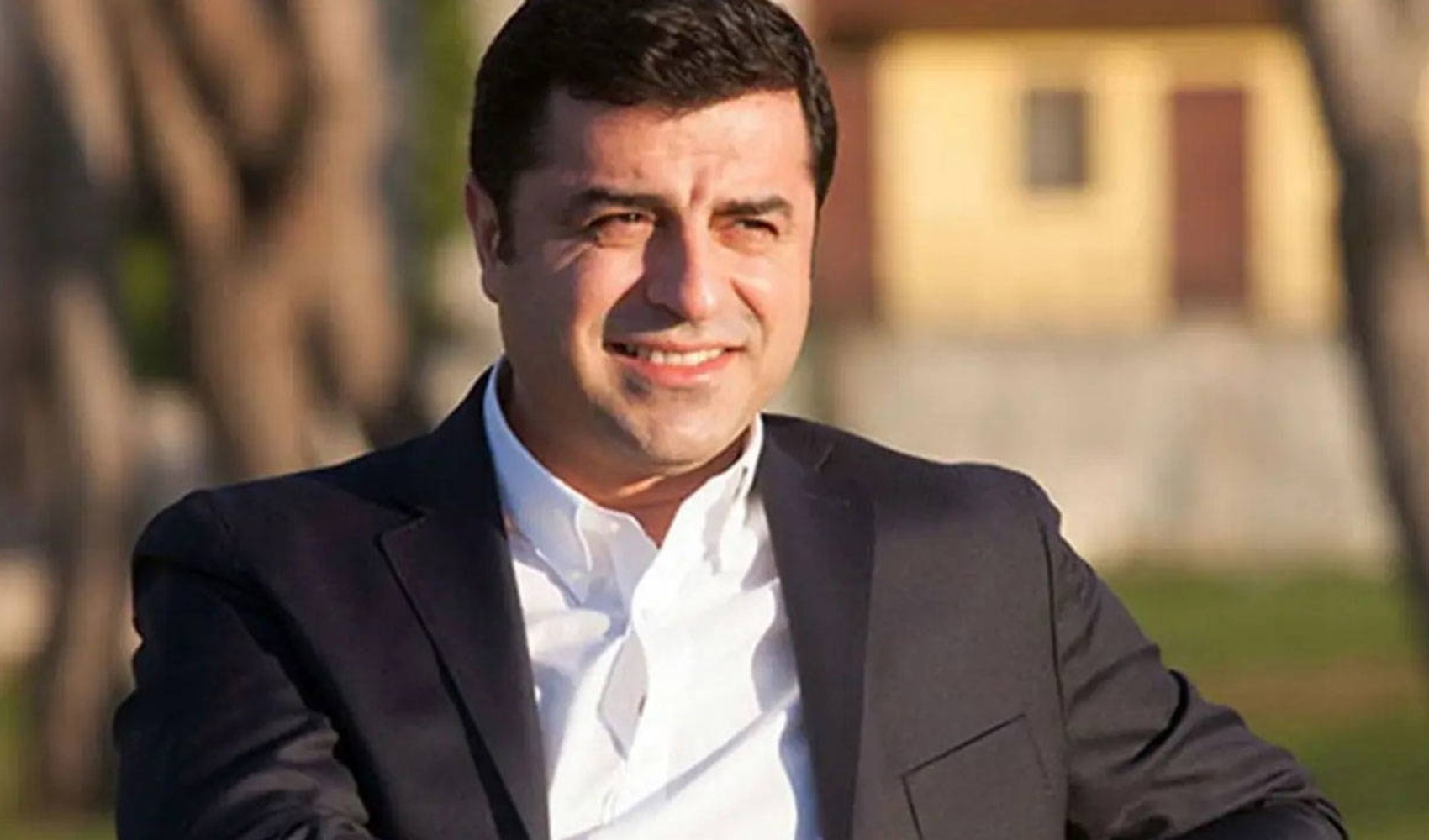 Selahattin Demirtaş, 'az kaldı' başlıklı yazısında Erdoğan'a butlan uyarısı yaptı: Medet umanlara prim vermeyerek