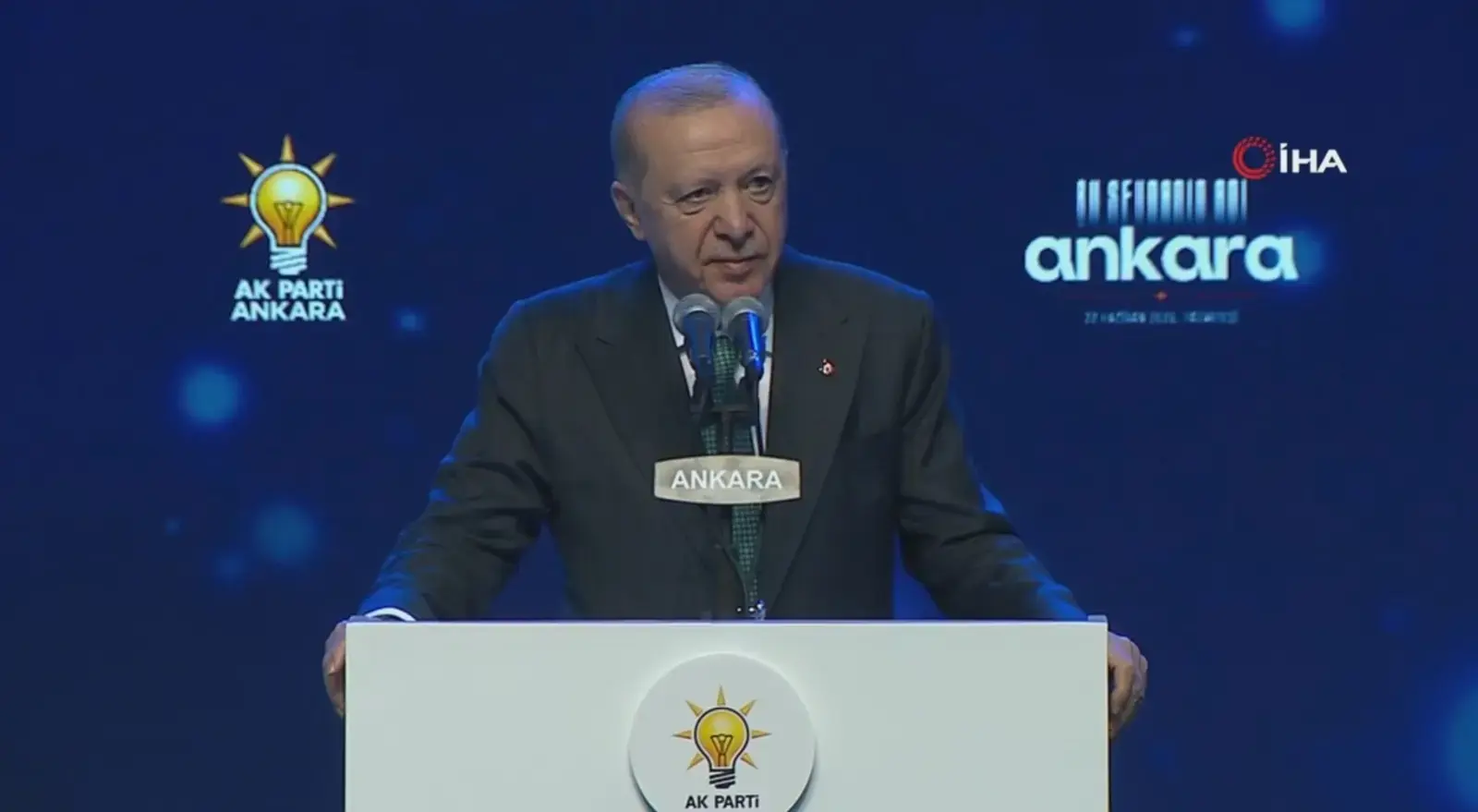 Son dakika... CHP'den istifa eden Haymana Belediye Başkanı Levent Koç AK Parti'ye geçti! Rozetini Cumhurbaşkanı Erdoğan taktı