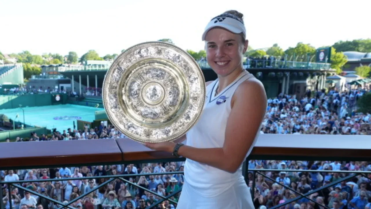 Wimbledon'da kadınlarda şampiyon Linda Noskova! Karolina Muchova'yı 2-1 yendi