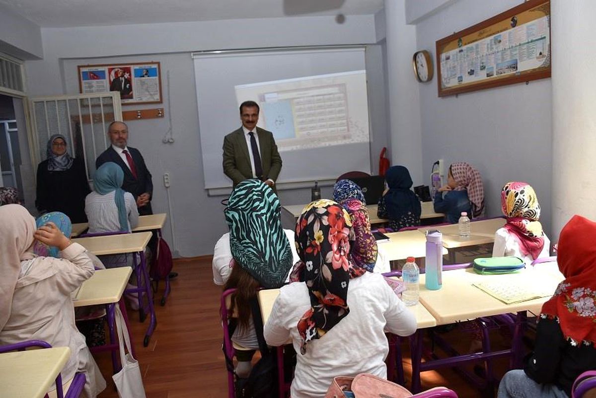 Kaymakam Güldoğan,Yaz Kur'an Kursu öğrencileriyle buluştu