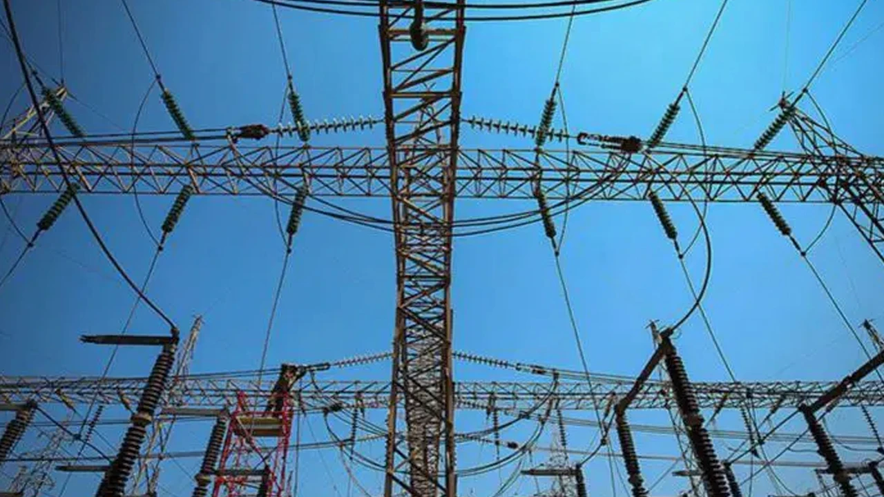 Elektrik fiyatlarında sert yükseliş: Spot piyasada zirve 4 bin 435 TL
