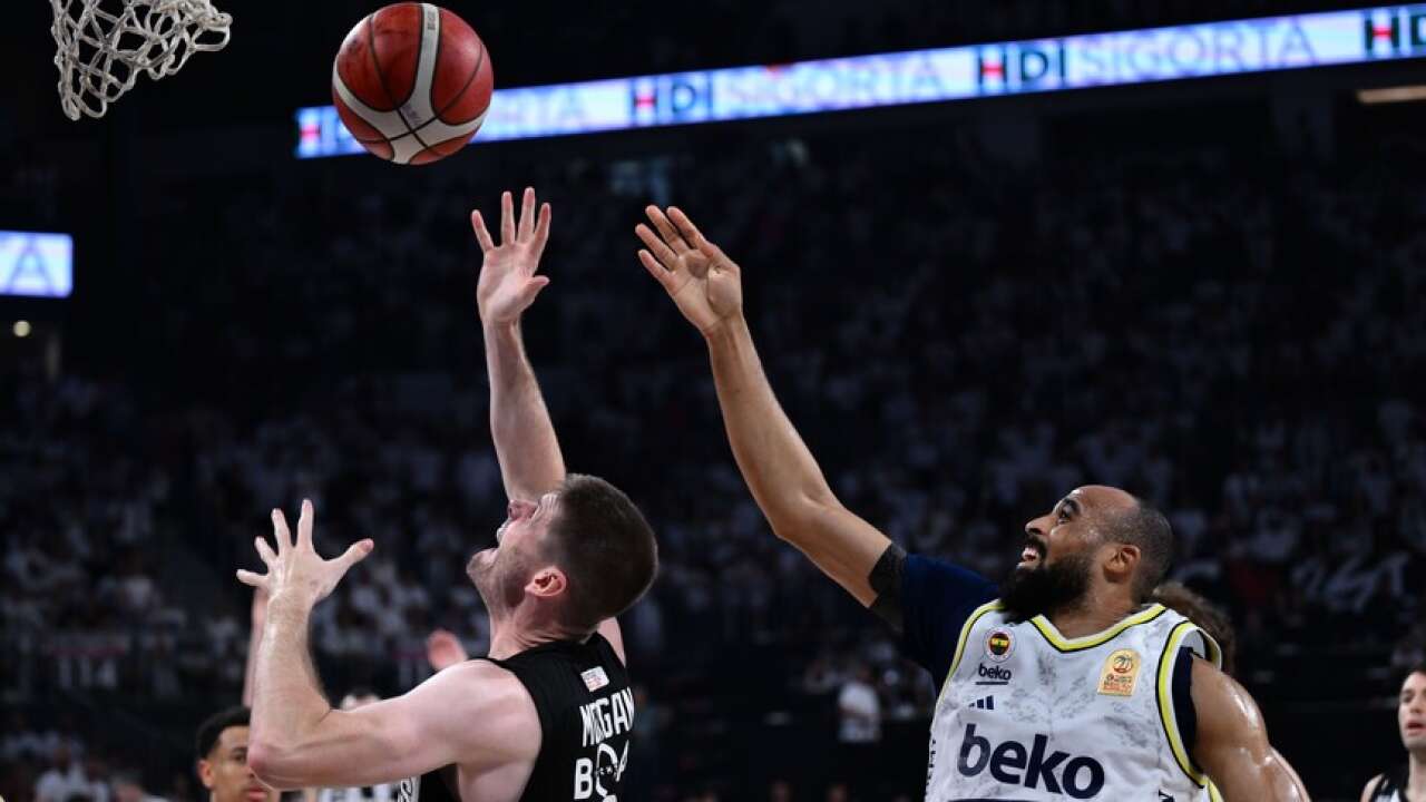 Fenerbahçe Beko, Beşiktaş GAİN’i deplasmanda mağlup etti ve seride öne geçti