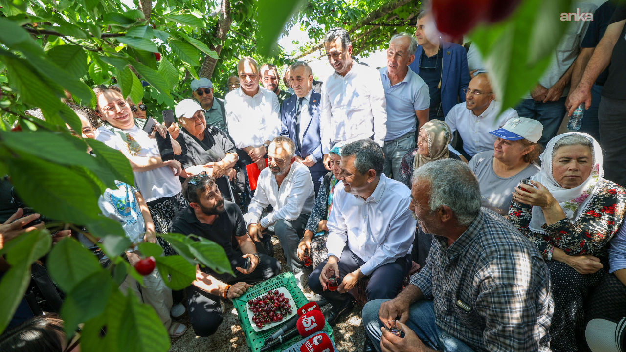 Özgür Özel, Niğde'de kiraz üreticileriyle bir araya geldi: Yeni bir kurtuluş mücadelesiyle karşı karşıyayız