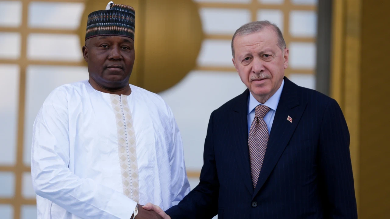 Cumhurbaşkanı Erdoğan, Nijer Cumhurbaşkanı Tchiani'yi resmi törenle karşıladı