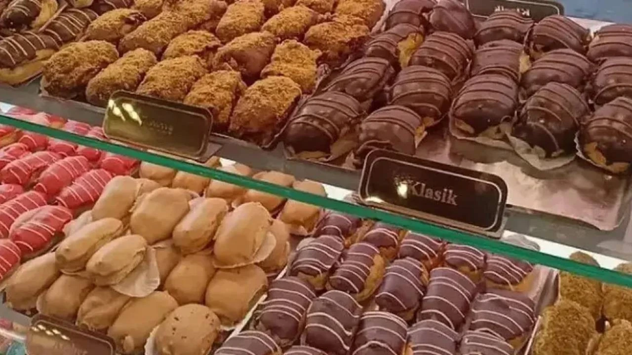 Ünlü tatlıcıda gıda skandalı! Tatlılarından çıkan şey duyanları şoke etti