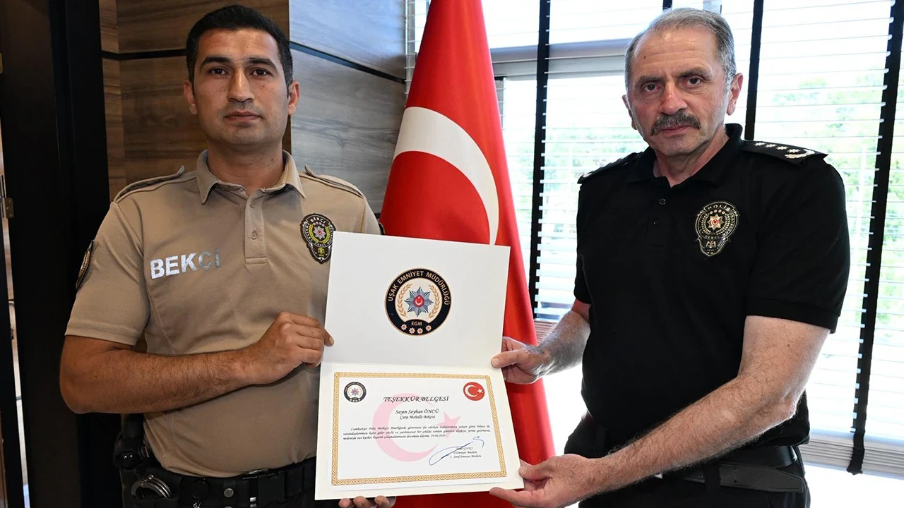 Uşak'ta engelli öğretmene yardım eden duyarlı bekçiye ödül