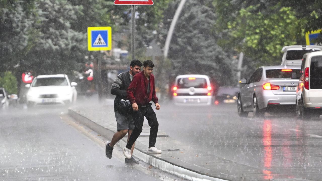 Ankara için gök gürültülü sağanak uyarısı